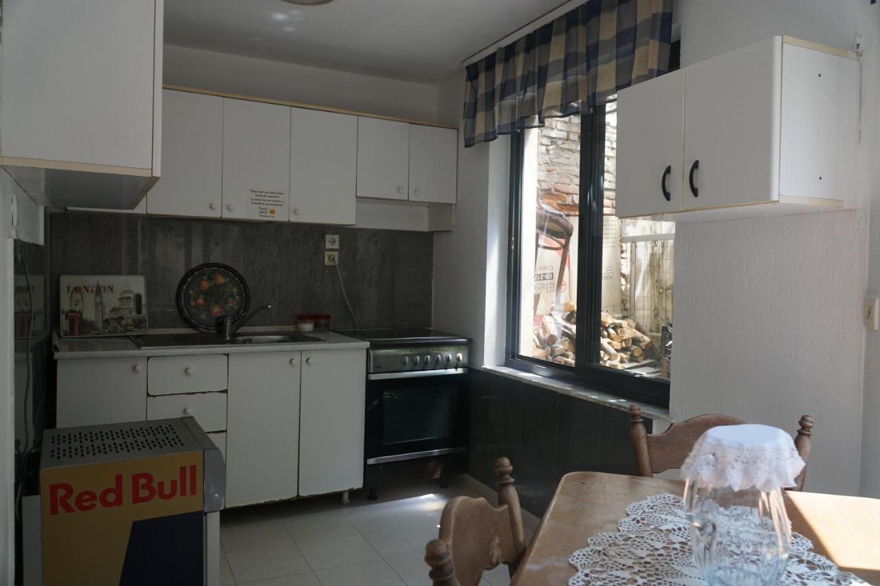 Albaniantrip Rooms And Apartments Tirana Exterior photo